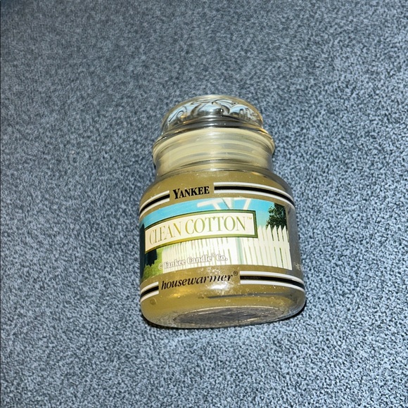 NWT Small Yankee Candle clean Cotton Jar Candle- 3.7 Oz - Picture 2 of 6